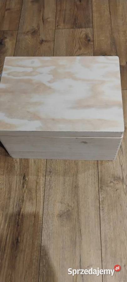 Duża drewniana skrzynka Kłobuck