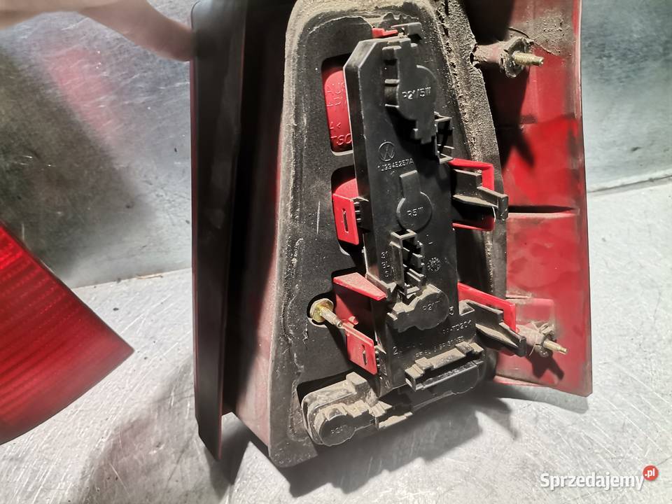 VW GOLF 4 KOMBI LAMPA LEWA TYLNA Nowy Sącz