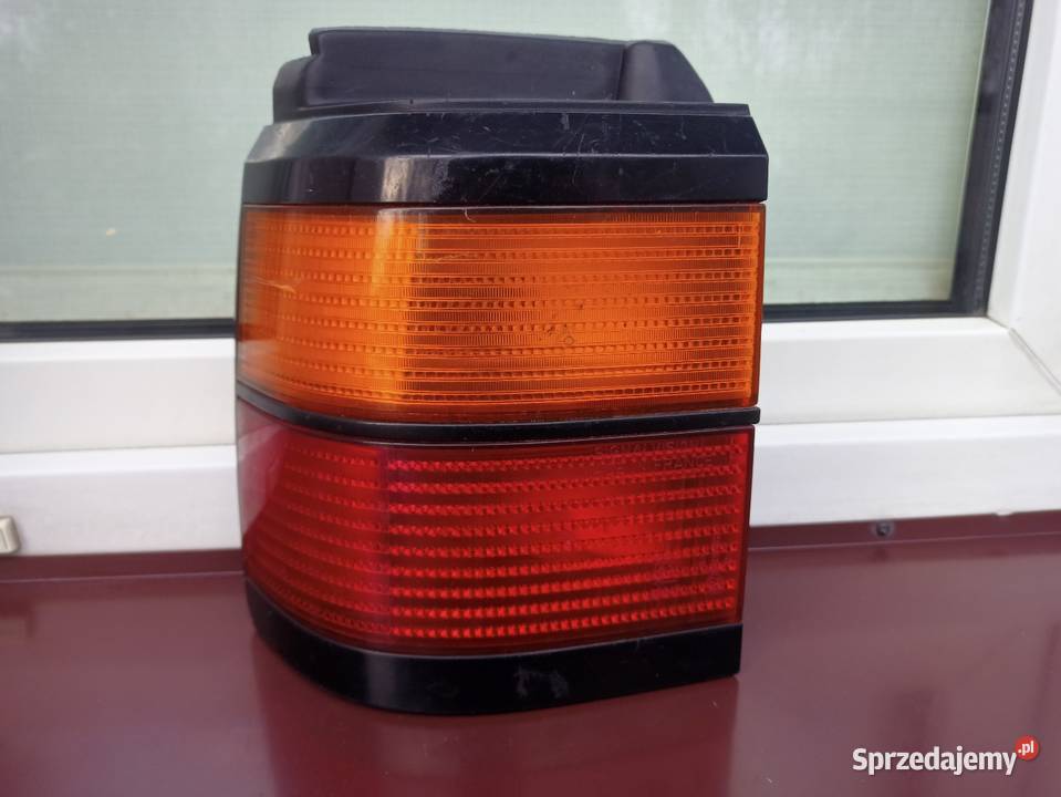 VW Passat B3 kombi Variant lampa tył tylna lewa łódzkie Sieradz