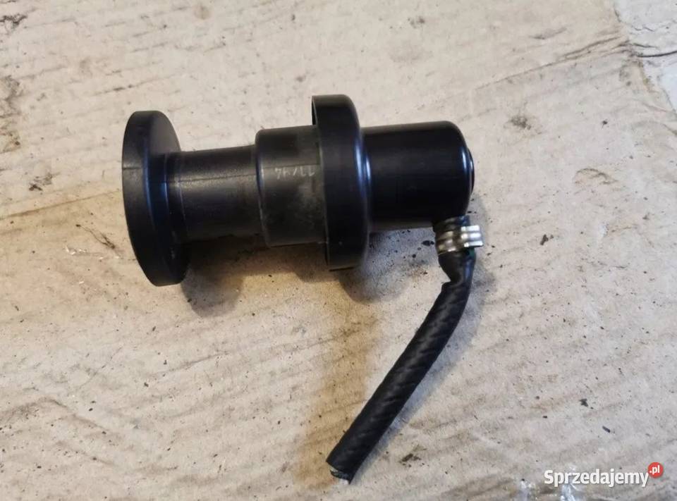 Dysza spryskiwacza tylnej szyby BMW e34