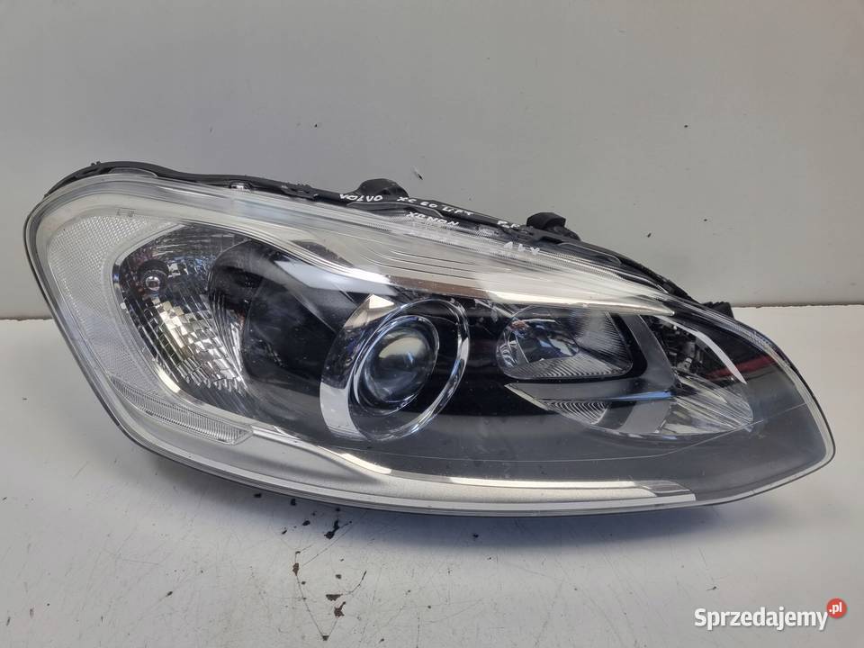 Volvo XC60 1317r LIFT PRZEDNIA LAMPA PRAWA PRAWY Janów
