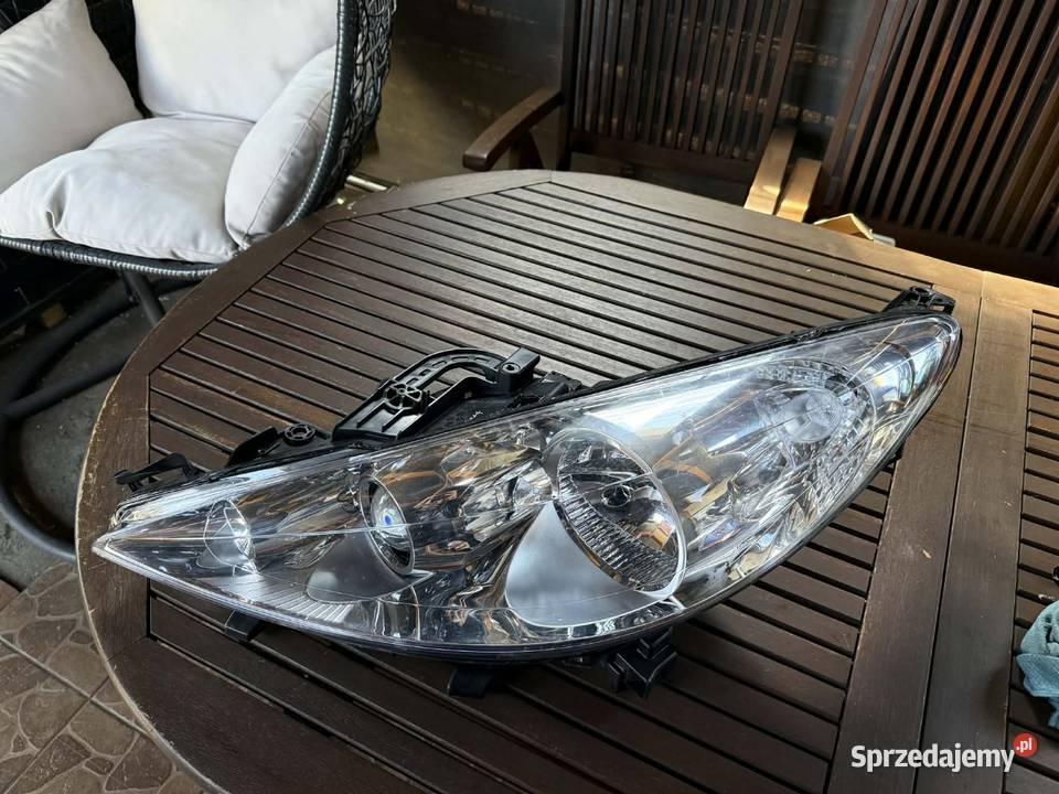 Lampa przednia peugeot 207 osobowe Czarnków sprzedam