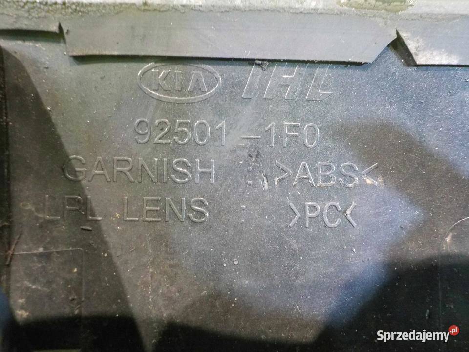 KIA SPORTAGE II 05r blenda listwa klapy tyl