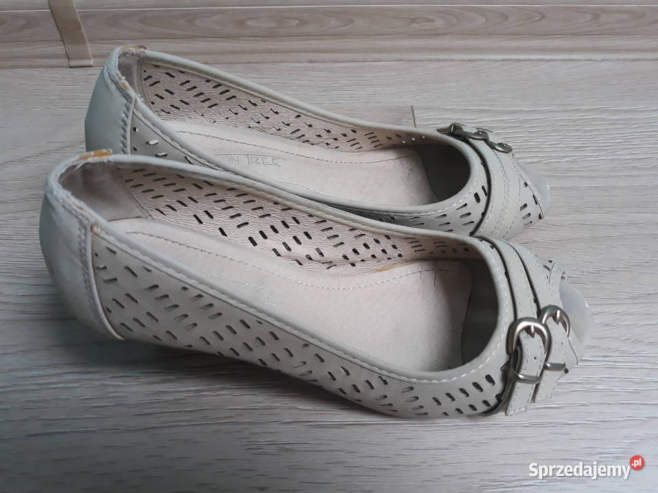 Beżowe ażurowe buty z odkrytymi palcami 38 Kraków