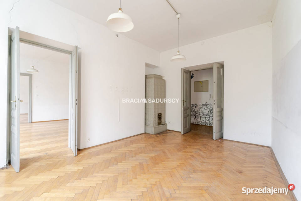 Sprzedaż mieszkania Kraków 32m2 7 pokoi cegła małopolskie