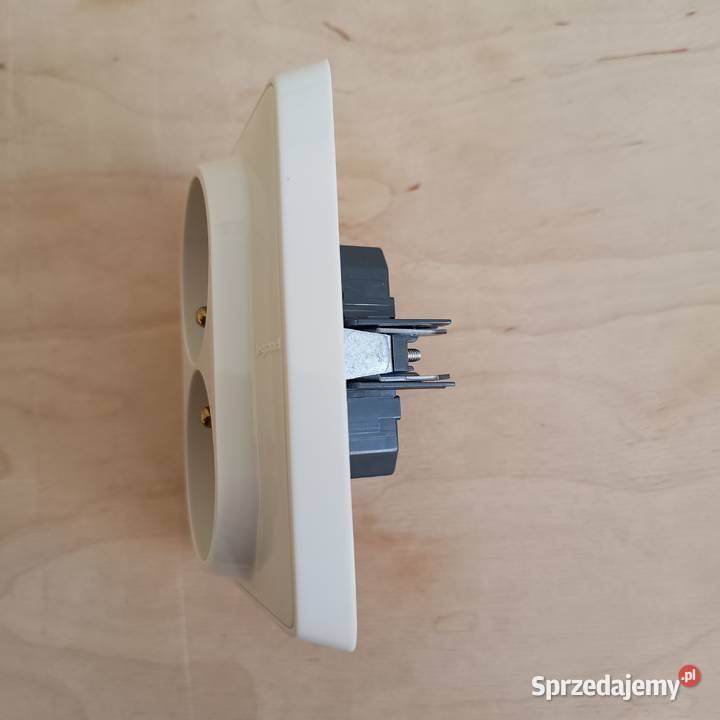 Gniazdo elektryczne podwójne Legrand Częstochowa