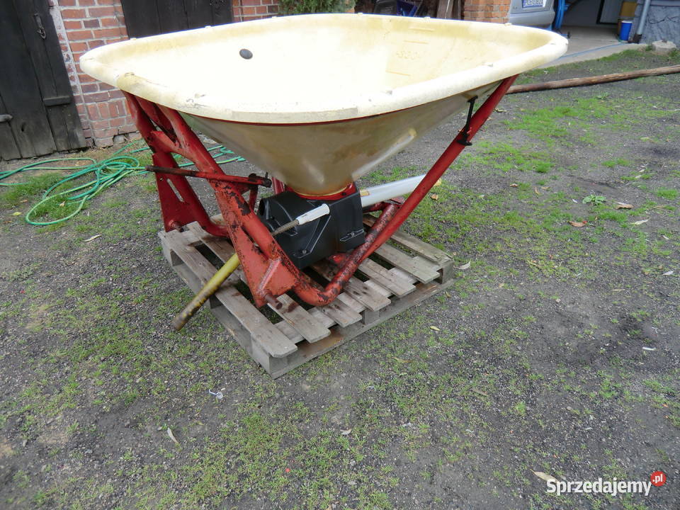 Rozsiewacz Vikon 600 Rozsiewacze nawozów wielkopolskie Włoszakowice