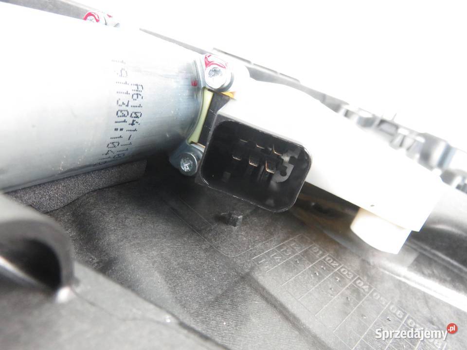 PODNOŚNIK SZYBY LEWY PRZEDNI MERCEDESBENZ CLA