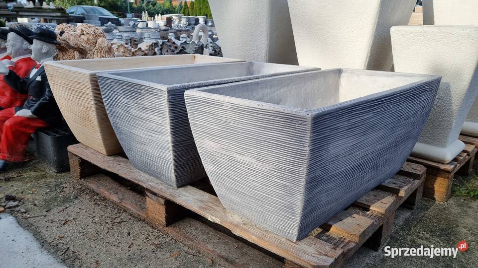 DB026 donica betonowa koryto ścięte prążkowane
