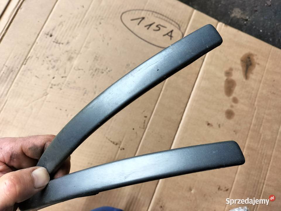 AUDI 80B4 LISTWA PRAWA LEWA LAMPY POD LAMPE Kamień-Kolonia