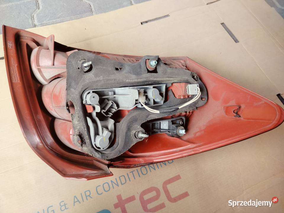 Lampa Toyota Auris lewy tył Włoszczowa