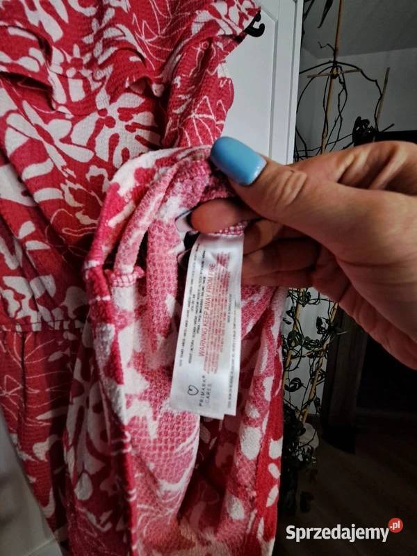 Czerwony kombinezon w kwiaty stylowy i wygodny Rozmiar 36(S) pomorskie Trąbki Wielkie sprzedam