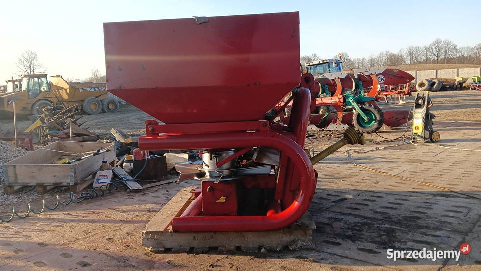 Rozsiewacz nawozu Jola 850l pomorskie Nowa Karczma