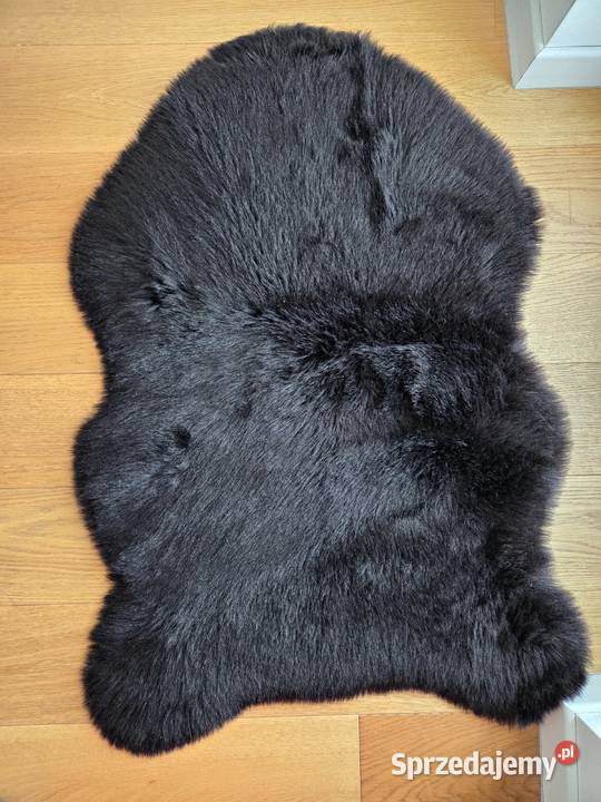 Czarny puszysty dywanik Liszki
