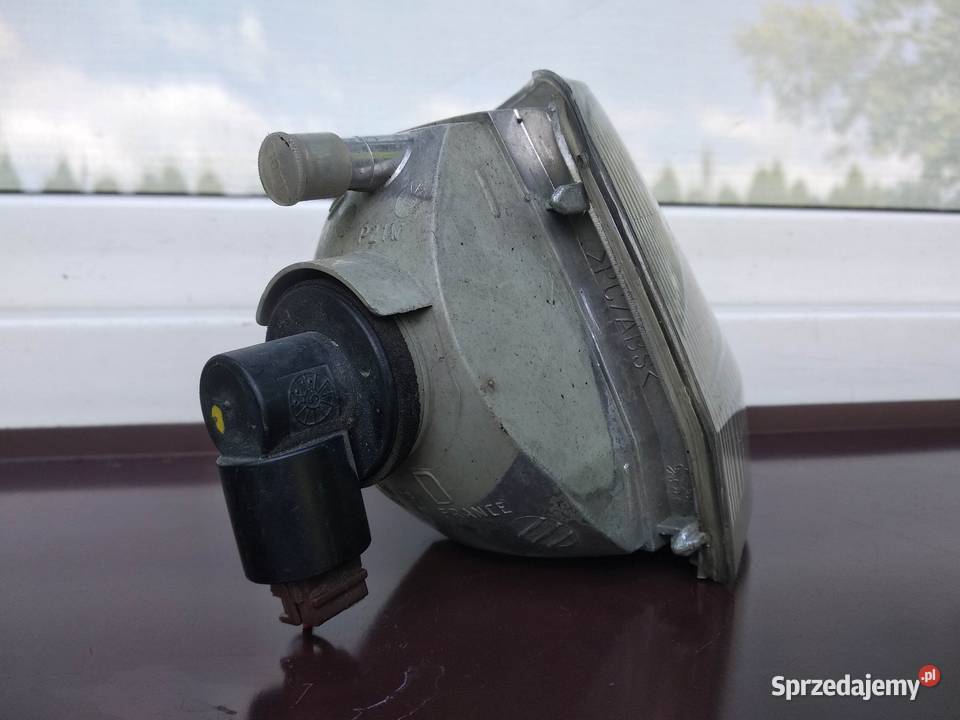 Peugeot 106 kierunkowskaz przedni prawy kierunek osobowe Sieradz