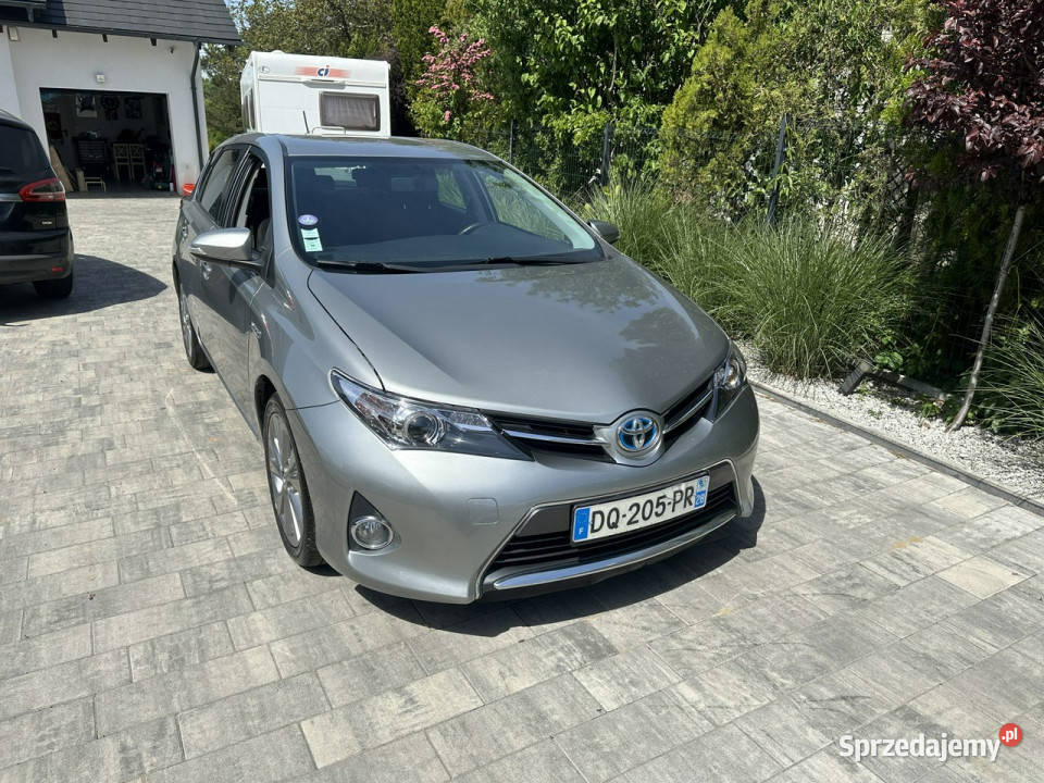 Toyota Auris Hybryda niski przebieg oryginalny tuner TV Poznań