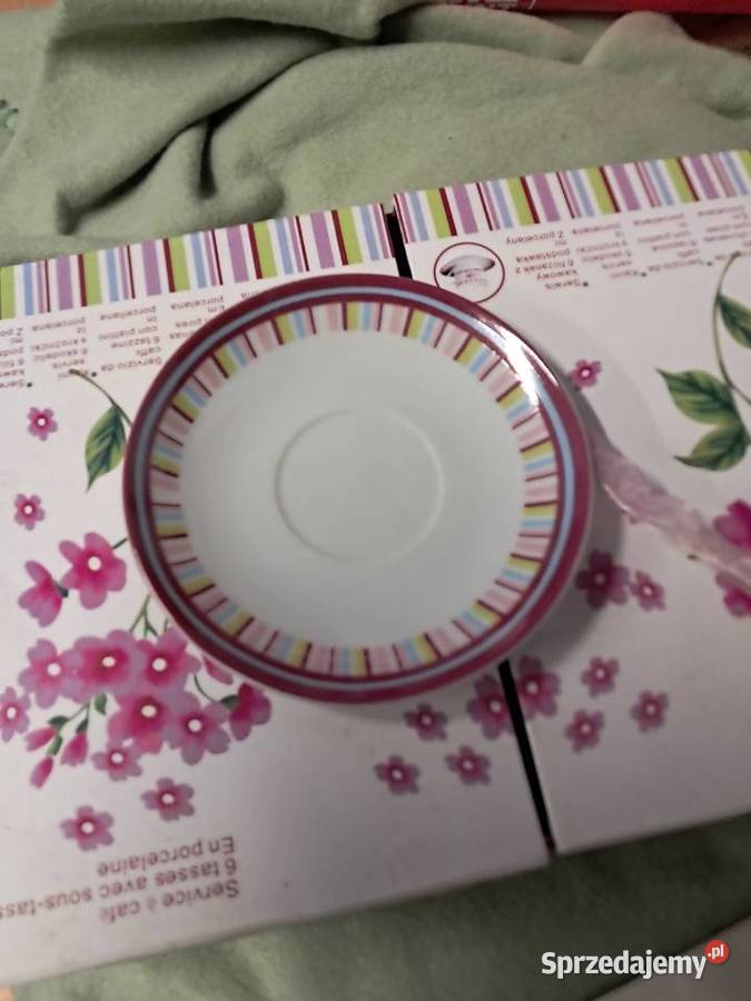 5 filiżanek i 6 talerzyków z porcelany do zabawy Sandomierz