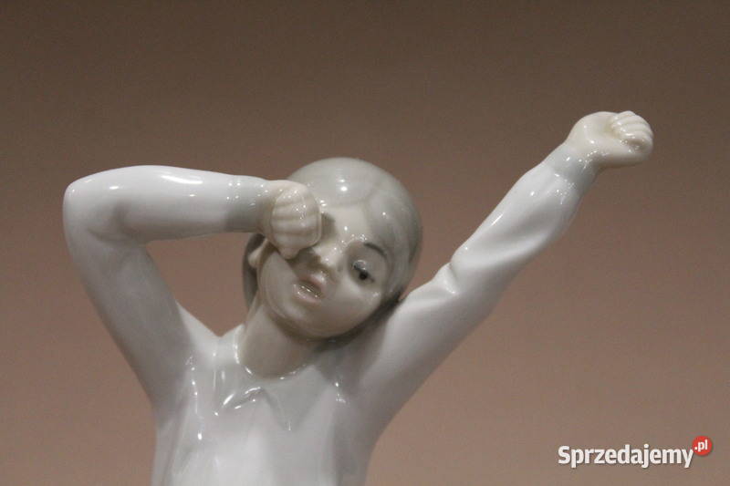 Porcelanowa figurka zmęczona dziewczynka Zaphir Szczecin