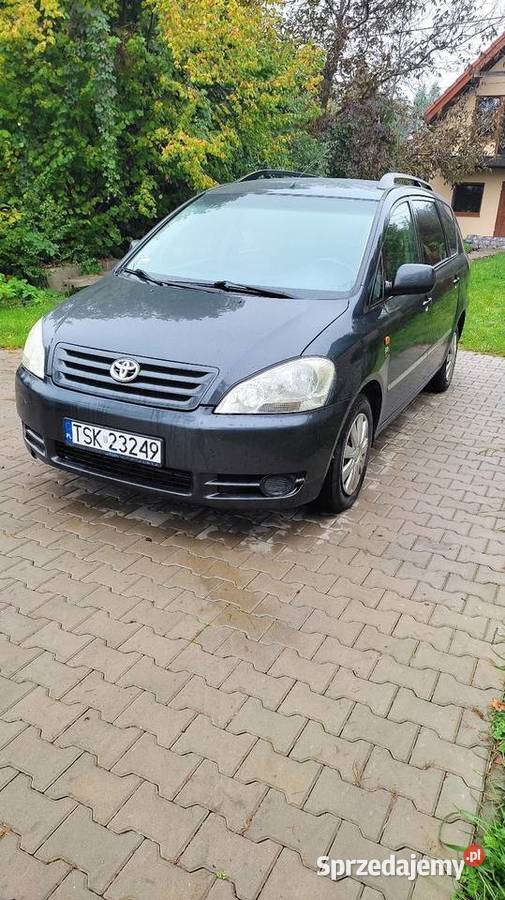 Toyota Avensis Verso D-4D 2.0 2003r