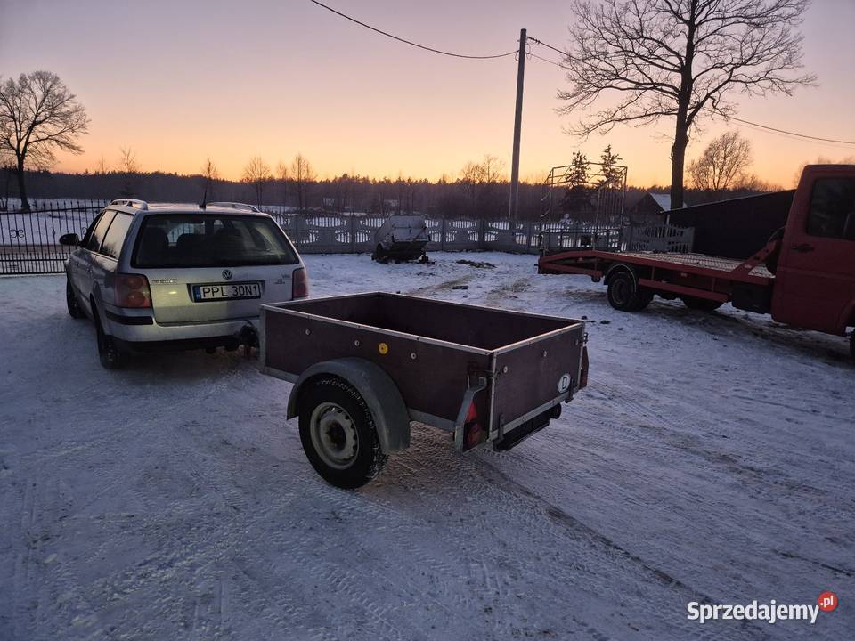 Przyczepka samochodowa 18x11 z dokumentami Rok produkcji 1981 Do samochodów osobowych Stara Kaźmierka
