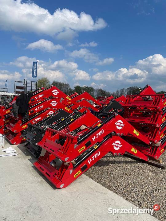 Ładowacz czołowy firmy Agrosped model V700 Rawa Mazowiecka