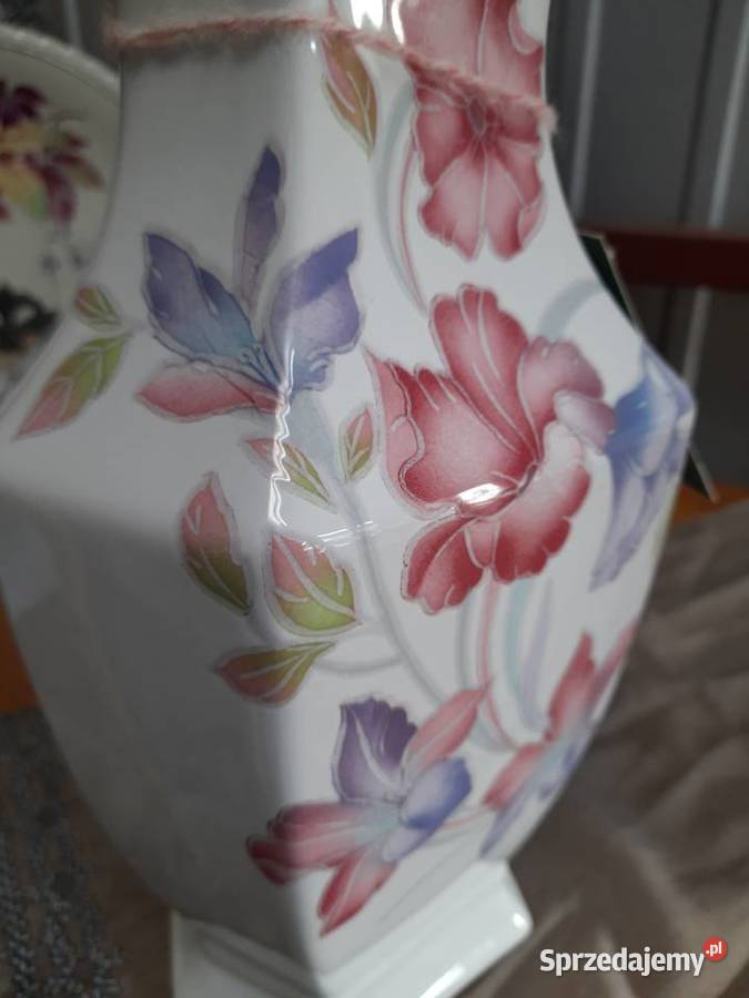 biały wazon w kwiaty Mielnica Duża