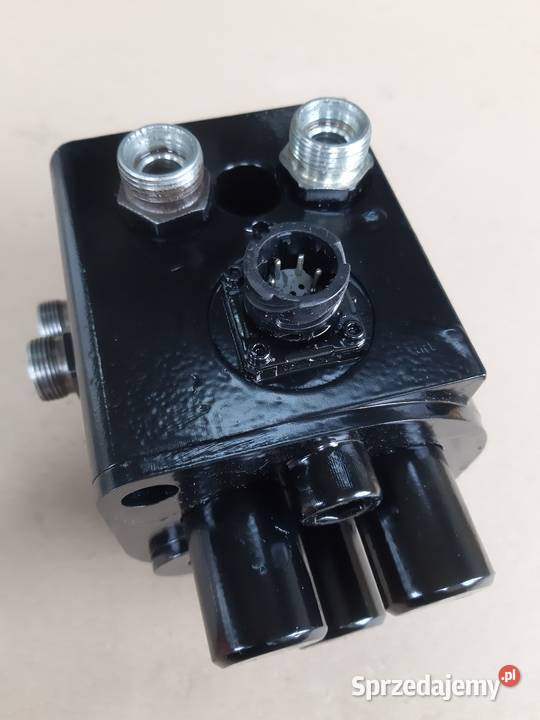 VOLVO ZAWÓR HYDRAULICZNY OSI SKRĘTNEJ 8353900106 Trzciel