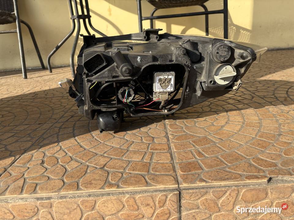 Lampa prawa przednia xenon ring BMW e9091 Wilczyn sprzedam