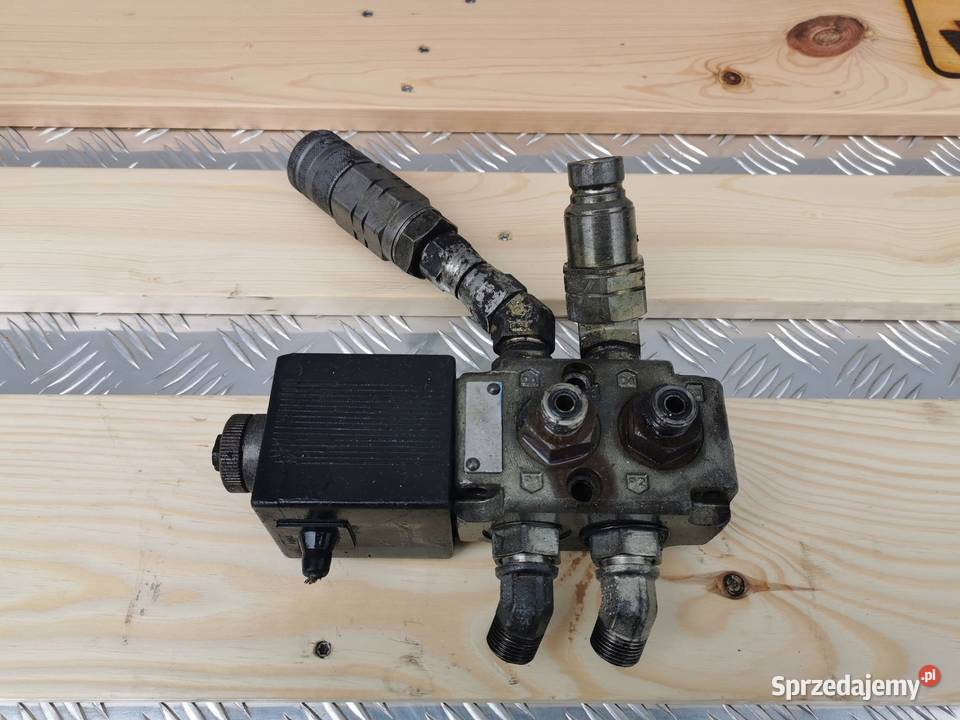 Szybkozłączę hydrauliczne osprzętu CAT TH 360
