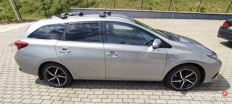 Toyota Auris Hybrid 1800cm3 Olsztyn