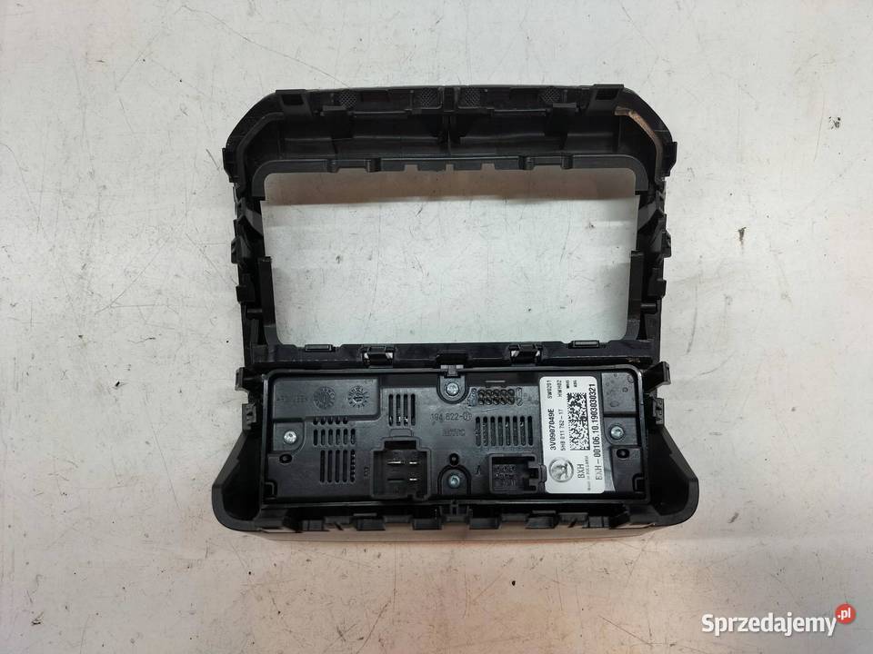 PANEL NAWIEWU TYLNY 3V0907049E Skoda Superb III