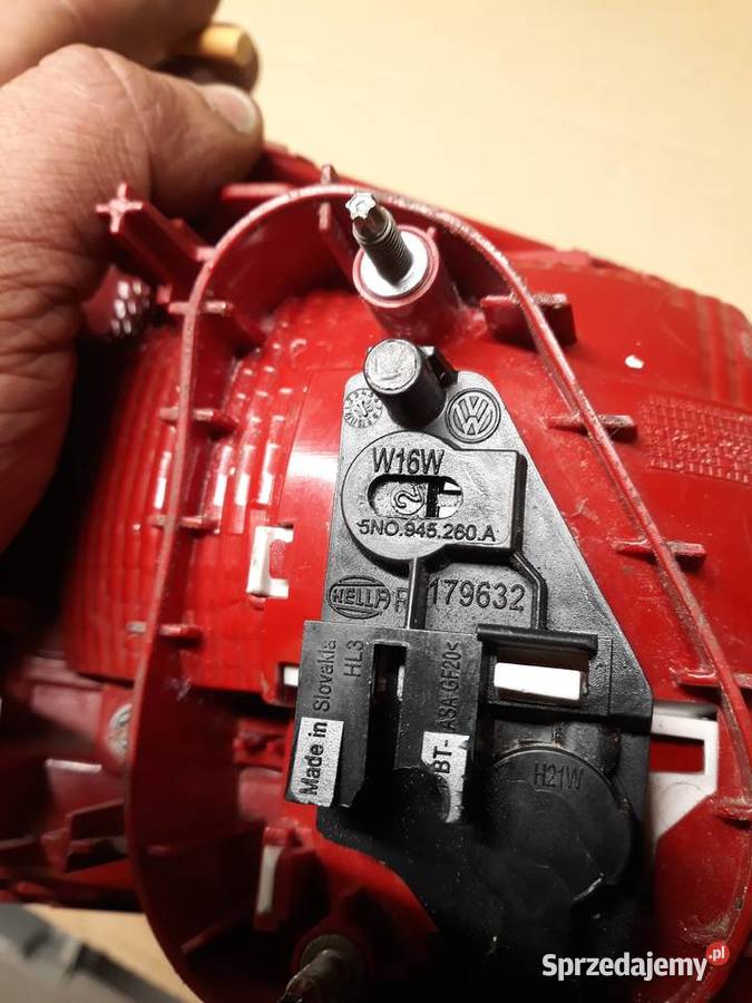VW TIGUAN I LIFT LAMPA LED W KLAPĘ PRAWA TYŁ Międzychód sprzedam