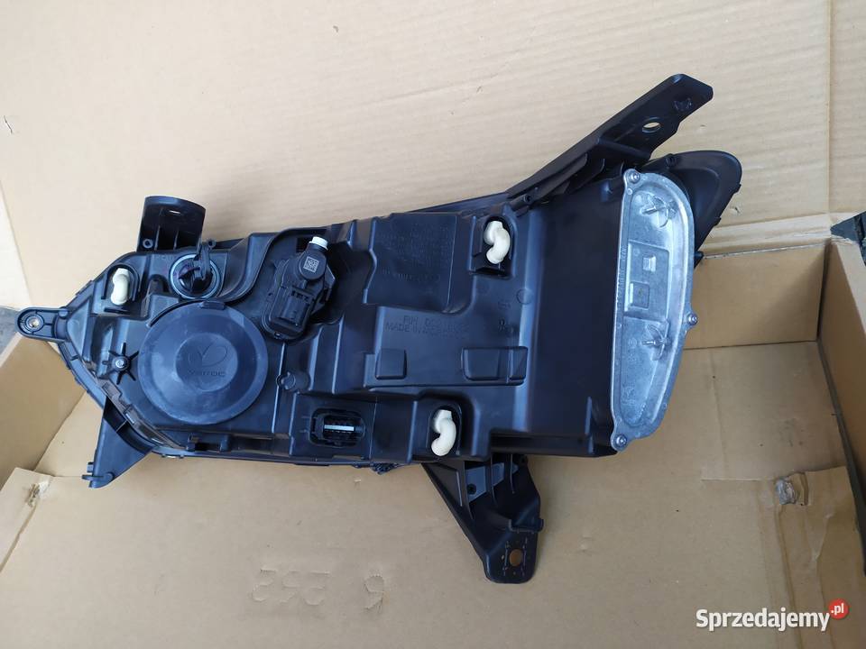 Sandero III Logan III lift reflektor prawy lampa