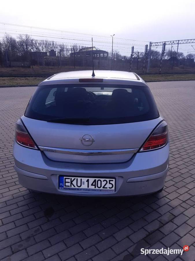 Sprzedam Astra h z 2012r 16 benzyna gaz garażowany Astra Samochody osobowe