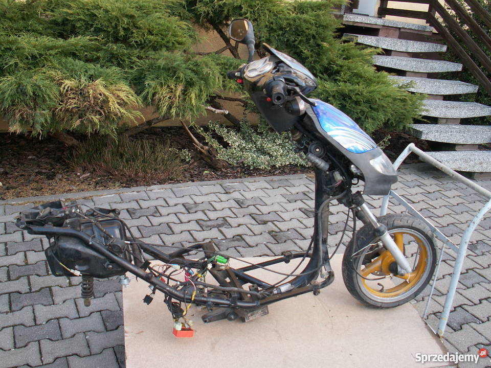 Rama z dokumentami plastiki części skuter 4t wielkopolskie sprzedam