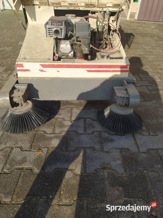 Zamiatarka samojezdna spalinowa do kostki betonu Rok produkcji 1991 Piękna Góra