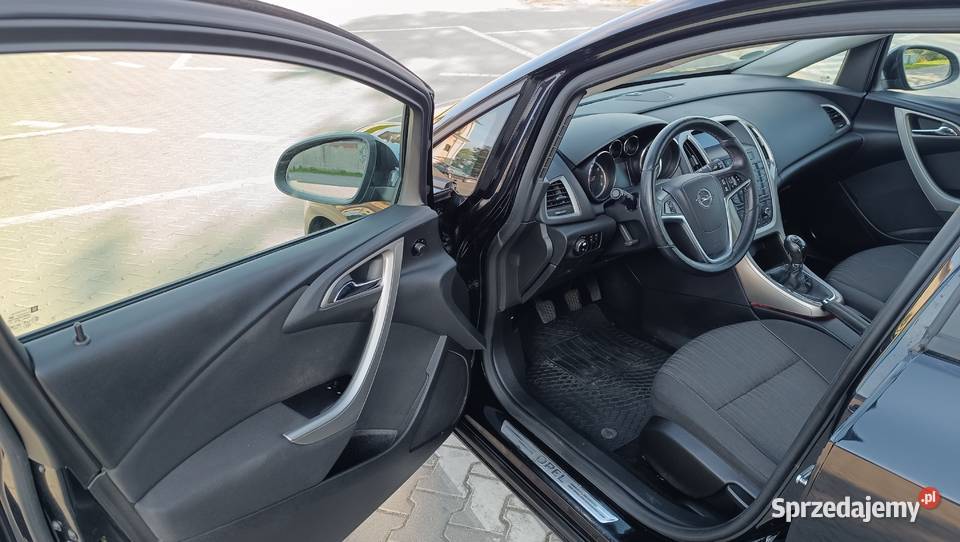 Opel astra 14 benzyna super stan pakiet zimowy nieuszkodzony Łuków