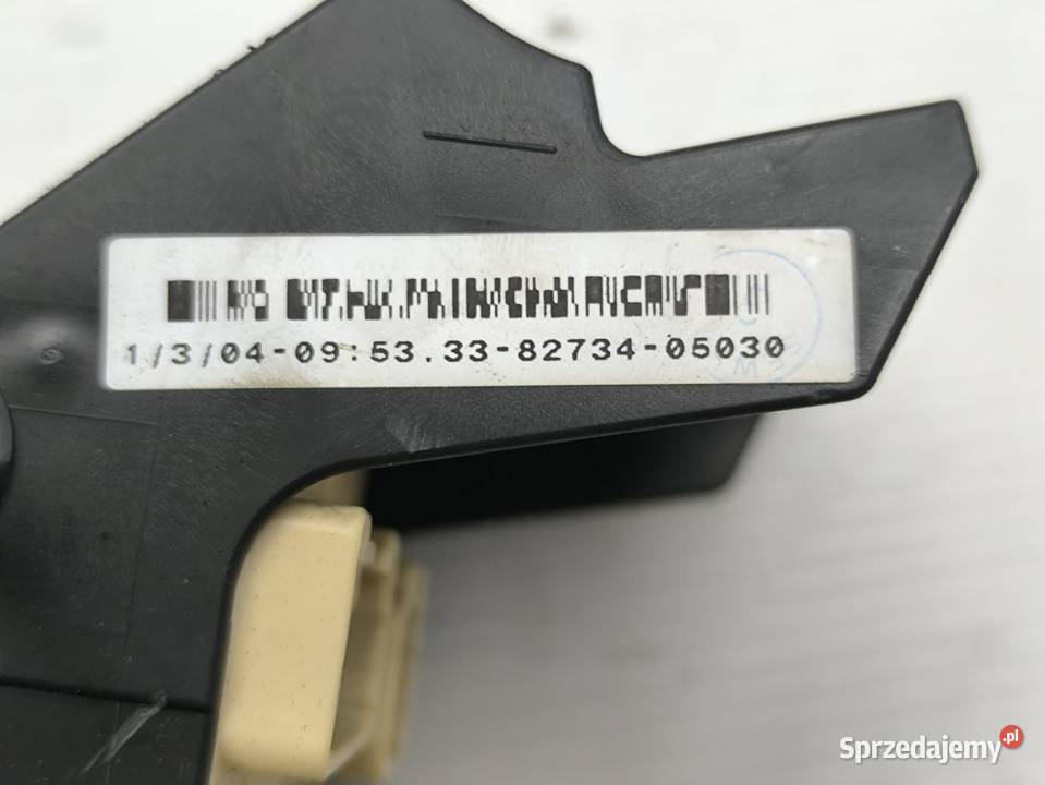 SKRZYNKA BEZPIECZNIKÓW TOYOTA AVENSIS II T25