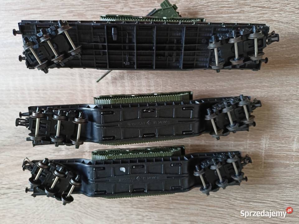 6 wagonow z pojazdami wojskowymi skala HO nowe Lublin