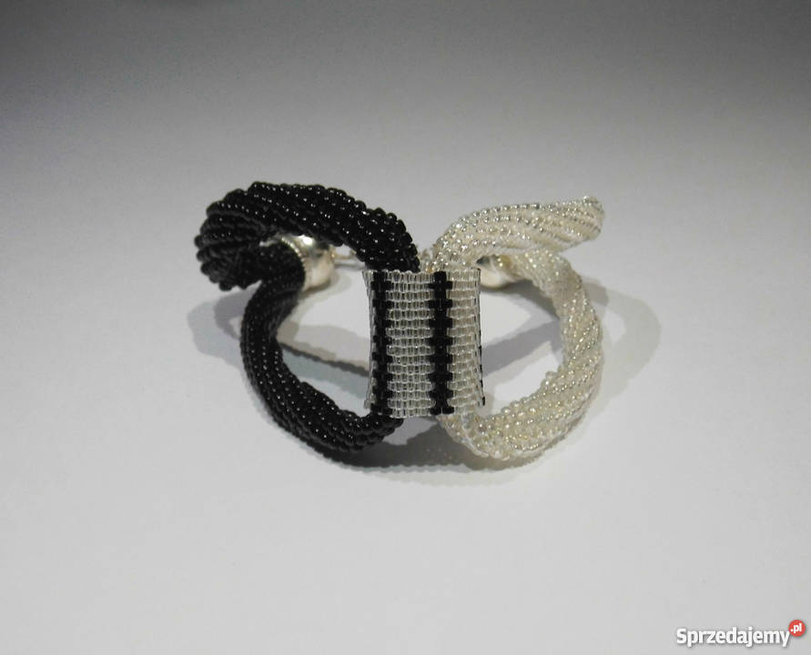 Bransoletka białoczarna z koralików śląskie