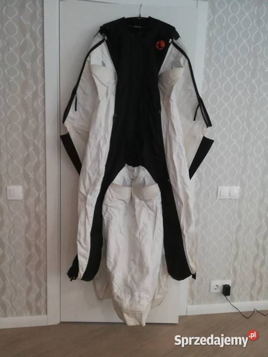 Kostium skrzydłowy Wampira Sukhoi Wingsuit Warszawa