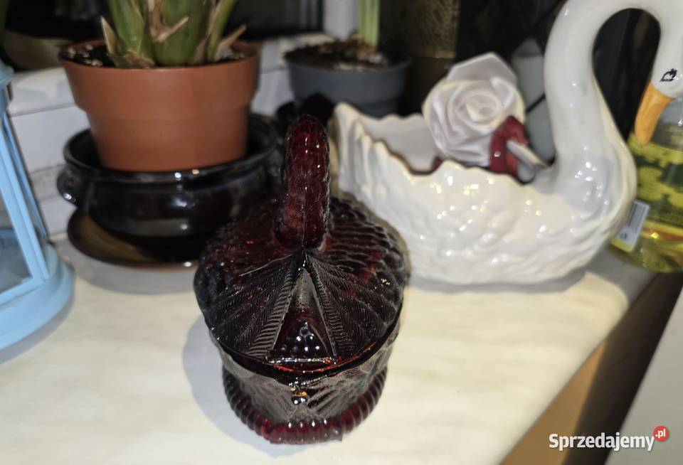 Łabędź rubinowy bomboniera szkło śląskie Sosnowiec sprzedam