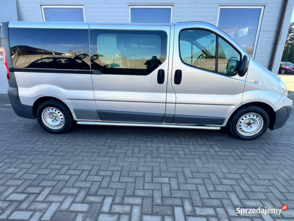Renault Trafic 20dci 5 srebrny Kutno