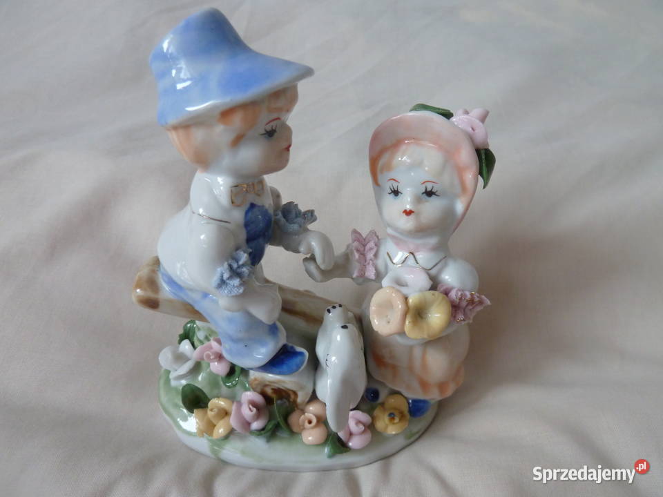Porcelanowa figurka chłopiec i dziewczynka na