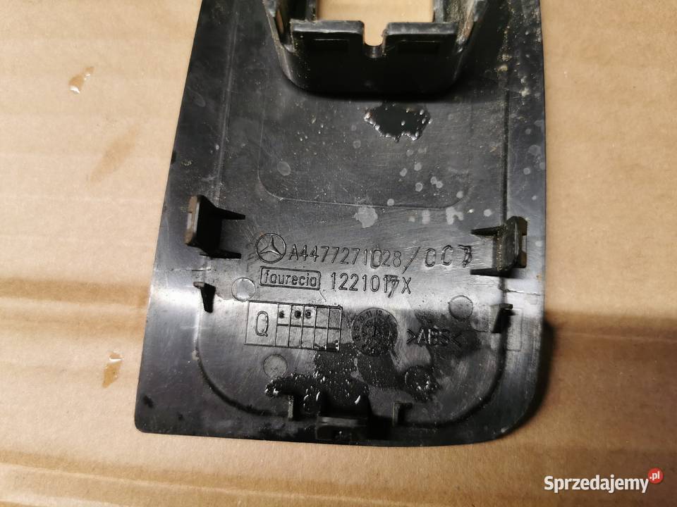 Zaślepka panelu podnoszenia szyby Vito w447 14 mechanizmy opuszczania szyb Wyposażenie wnętrza Sieraków sprzedam