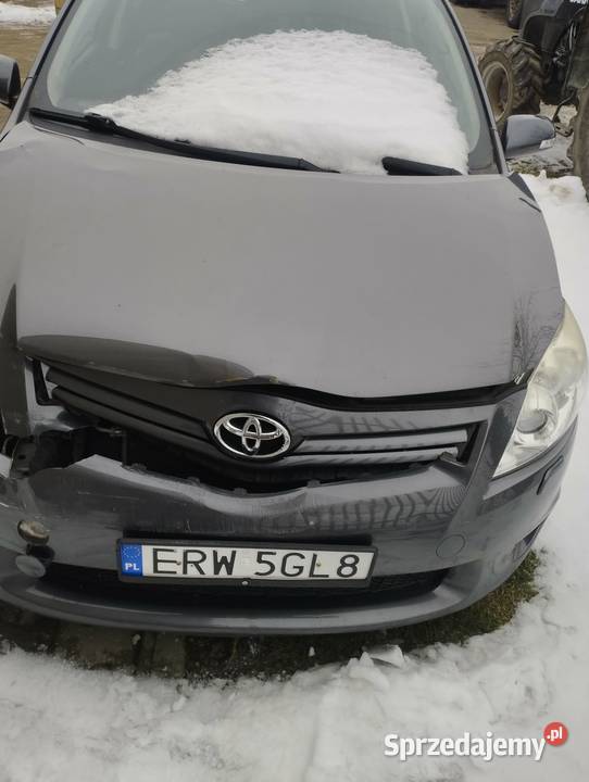 OKAZJa TOYOTA AURIS LIFT 16B 5D centralny zamek Głuchów sprzedam