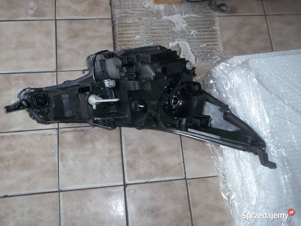 toyota avensis t27 t 27 t29 t 29 lift reflektor osobowe Części samochodowe Jędrzejów