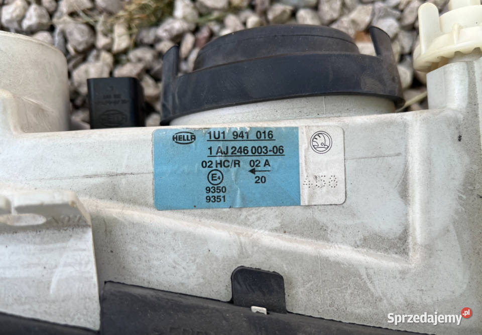 Nowa lampa przednia prawa oryginał skoda Octavia osobowe Warszawa sprzedam
