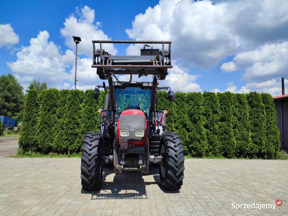 Valtra N101 z tuzem i ladowaczem Grabów Szlachecki