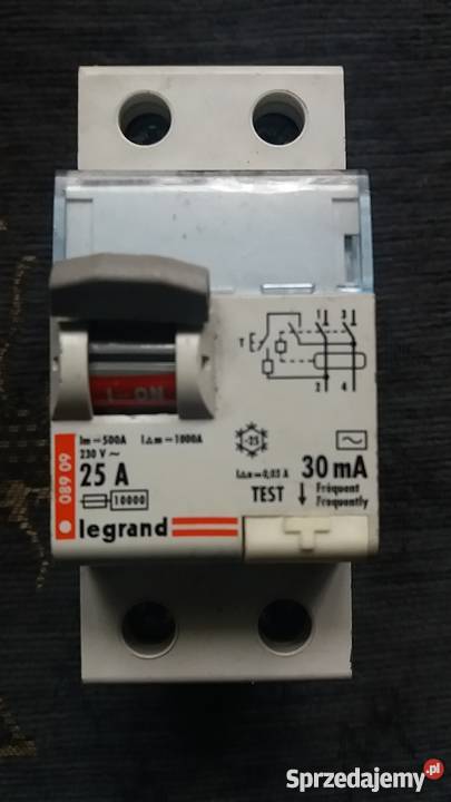 wyłącznik różnicowy 25A różnicówka bezpiecznik sprzedam